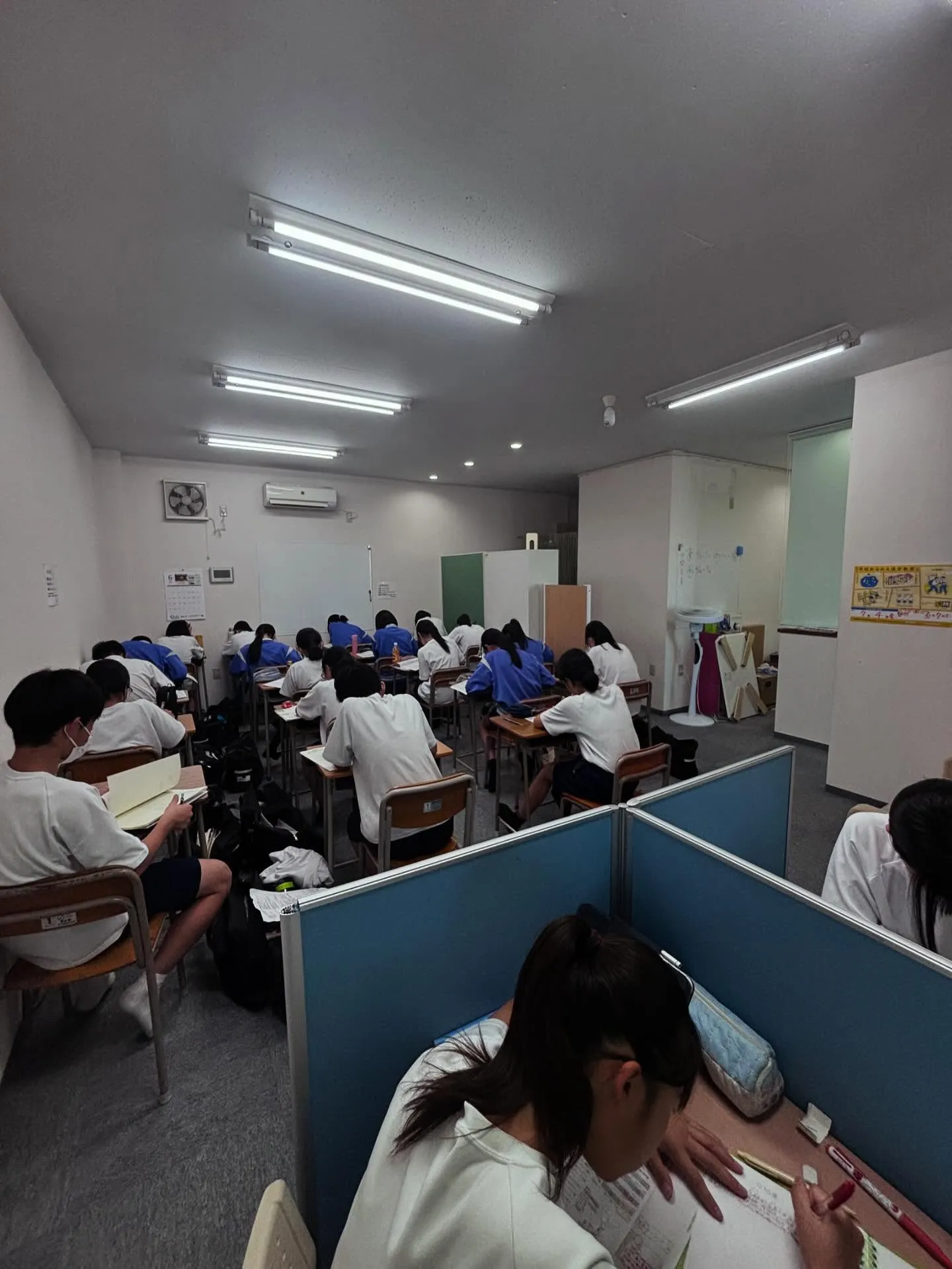 定期テストひと月前になると、自主的に勉強を始める生徒がちらほ...